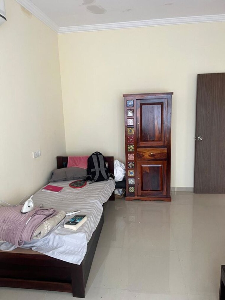 Bedroom, mulund west Pg For Girls In Mulund West 10465097