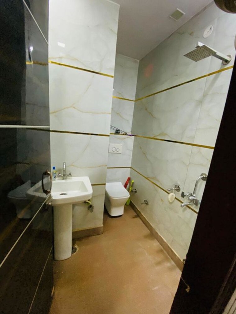 Bathroom, param puri 2 Bedroom 2150 Sq.Ft. Builder Floor In Param Puri Delhi 10465112