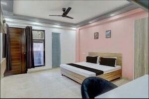 Bedroom in 4 BHK Builder Floor at Sector 43 – for Rent