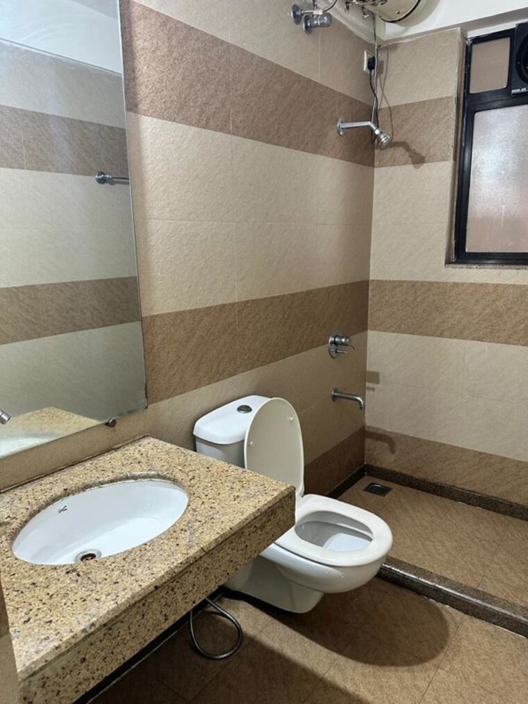 Bathroom, mahindra-splendour 3 Bedroom 1000 Sq.Ft. Apartment In Bhandup West Mumbai 10465149