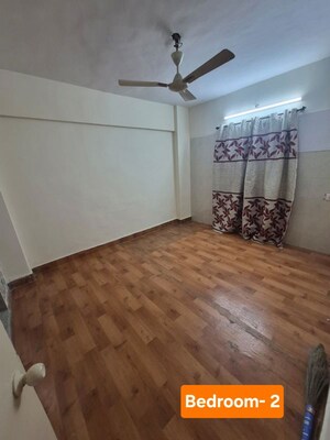 Room in 3 BHK Apartment at Doordarshan CHS, Goregaon East – for Rent