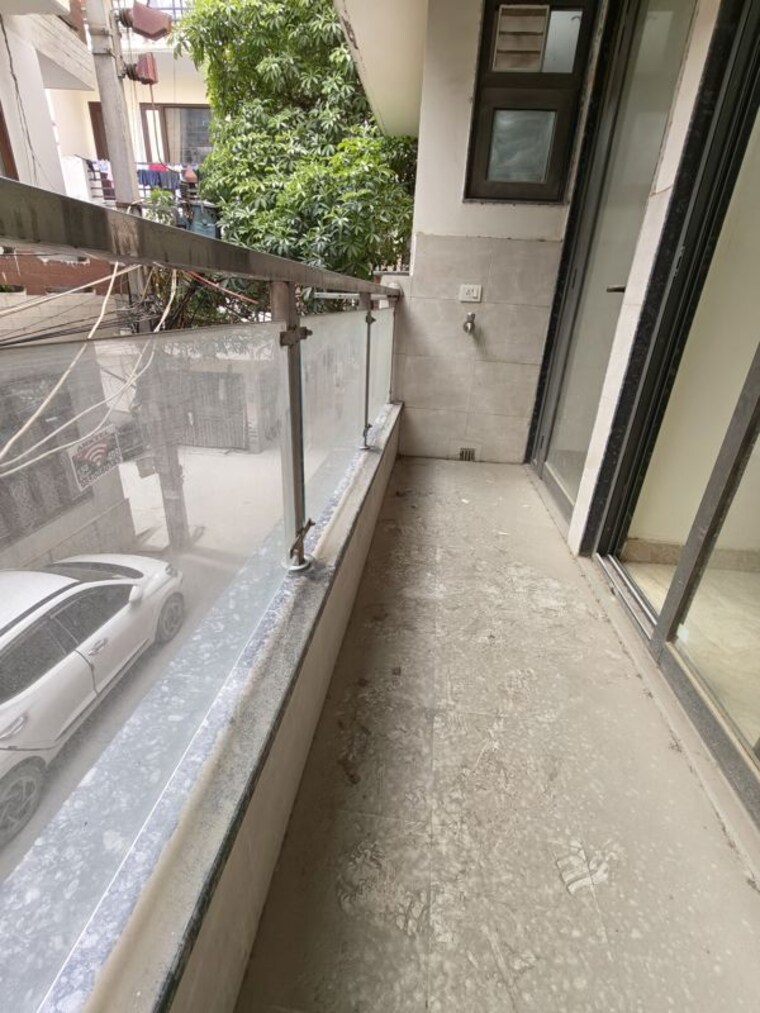Balcony, chattarpur 3 Bedroom 125 Sq.Yd. Builder Floor In Chattarpur Delhi 10465175