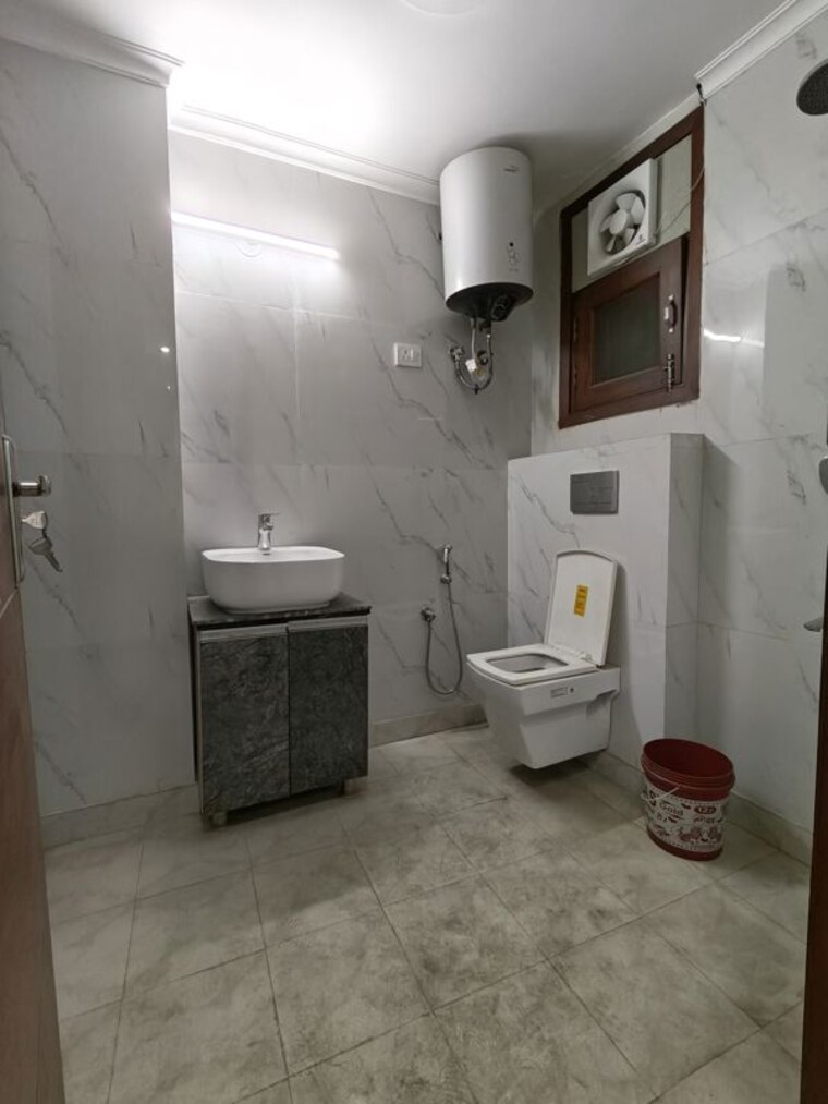 Bathroom, chattarpur 3 Bedroom 125 Sq.Yd. Builder Floor In Chattarpur Delhi 10465175