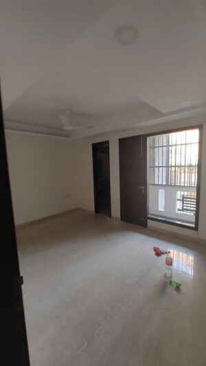 Room in 4 BHK Builder Floor at Greater Kailash ii – for Rent