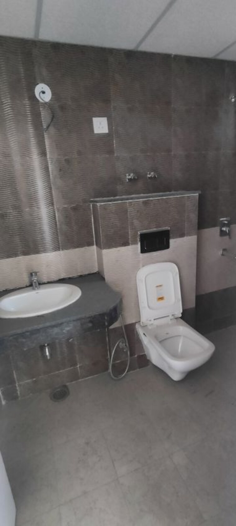 Bathroom, pareena-the-elite-residences 3 Bedroom 1800 Sq.Ft. Apartment In Sector 99 Gurgaon 10465194
