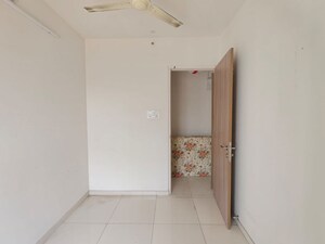 Room in 1.5 BHK Apartment at Godrej Emerald, Ghodbunder Road – for Rent