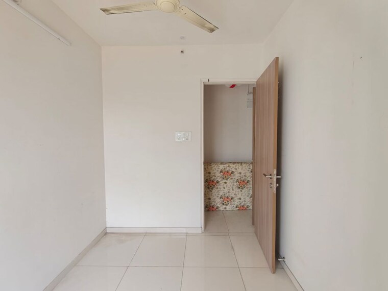 Room, godrej-emerald 1.5 Bedroom 650 Sq.Ft. Apartment In Ghodbunder Road Thane 10465229