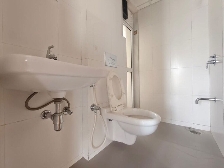 Bathroom, godrej-emerald 1.5 Bedroom 650 Sq.Ft. Apartment In Ghodbunder Road Thane 10465229