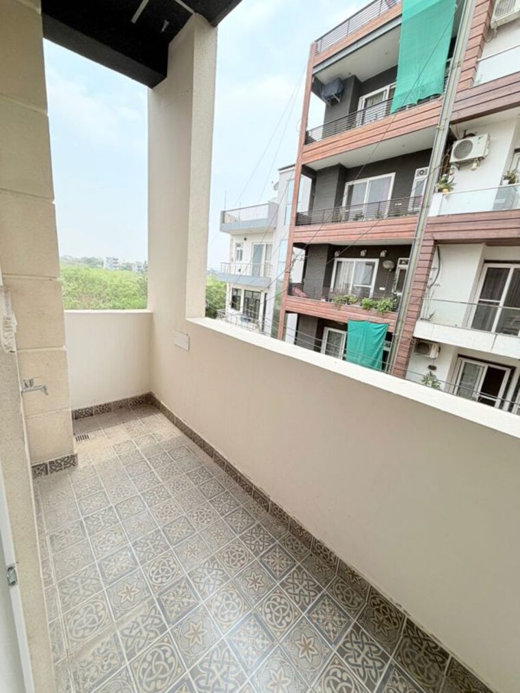 Balcony, sainik colony 3 Bedroom 131 Sq.Yd. Builder Floor In Sainik Colony Faridabad 10464618