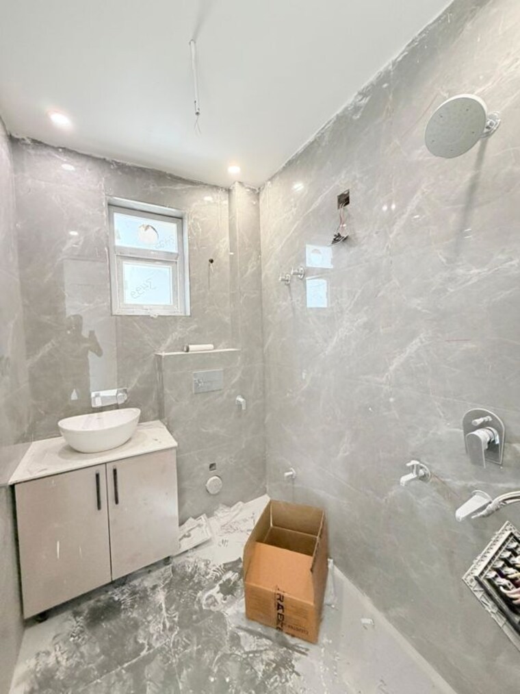 Bathroom, sainik colony 3 Bedroom 166 Sq.Yd. Builder Floor In Sainik Colony Faridabad 10465275