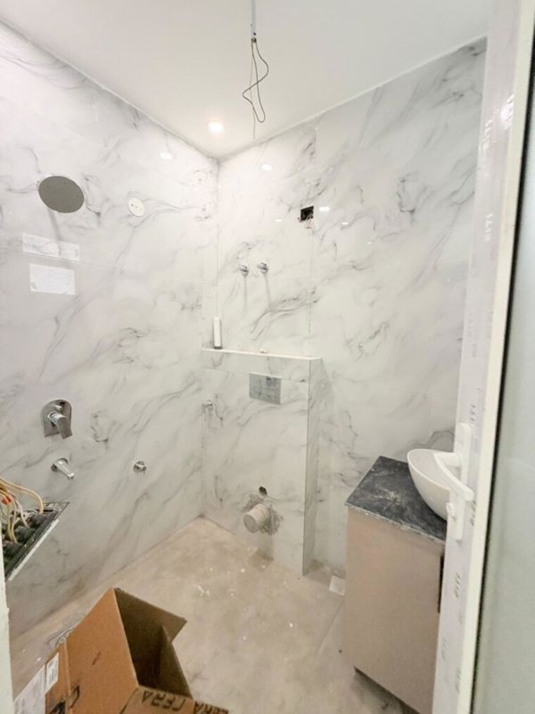 Bathroom, sainik colony 3 Bedroom 166 Sq.Yd. Builder Floor In Sainik Colony Faridabad 10465275