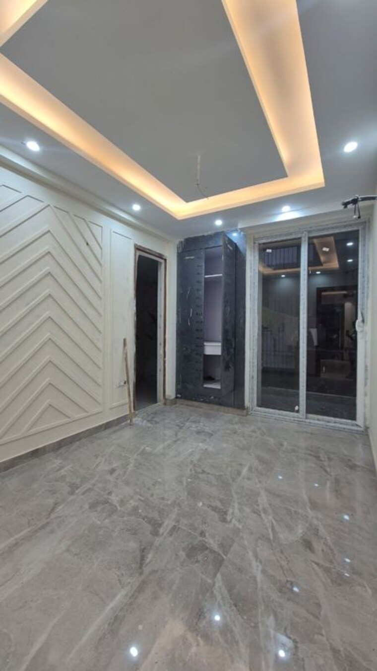 Room, sainik colony 3 Bedroom 153 Sq.Yd. Builder Floor In Sainik Colony Faridabad 10464654