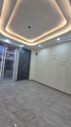 Building Lobby in 3 BHK Builder Floor at Sainik Colony – for Sale