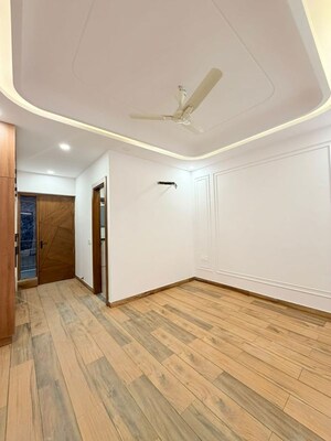 Room in 3 BHK Builder Floor at Achievers Grand Avenue, Sector 49 – for Sale