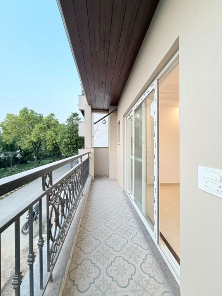 Balcony, achievers-grand-avenue 3 Bedroom 250 Sq.Yd. Builder Floor In Sector 49 Faridabad 10465286