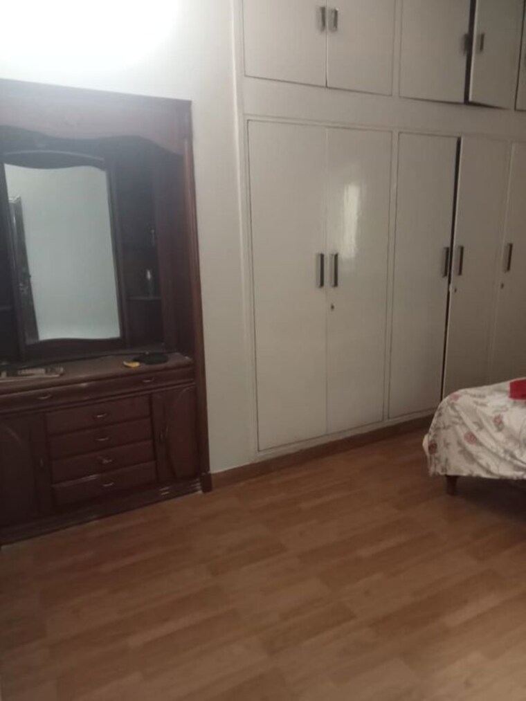 Room, alok-vihar 2.5 Bedroom 300 Sq.Mt. Villa In Sector 50 Noida 10465287