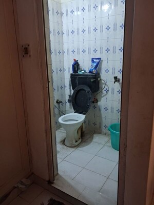 Bathroom in 2.5 BHK Villa at Alok Vihar, Sector 50 – for Rent