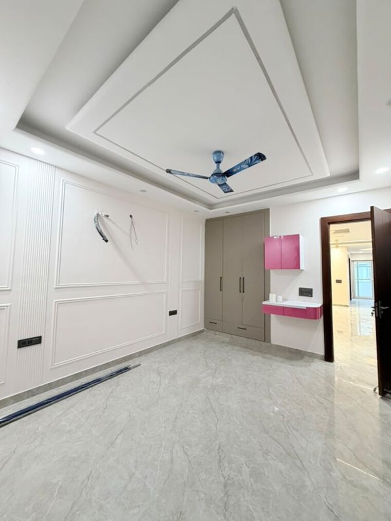 Room, sainik colony 3 Bedroom 250 Sq.Yd. Builder Floor In Sainik Colony Faridabad 10465294