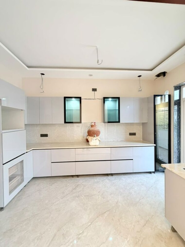 Kitchen, sainik colony 3 Bedroom 250 Sq.Yd. Builder Floor In Sainik Colony Faridabad 10465294