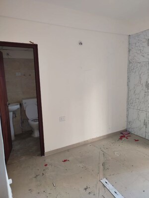 Room in 2 BHK Apartment at Excella Kutumb, Sultanpur Road – for Rent