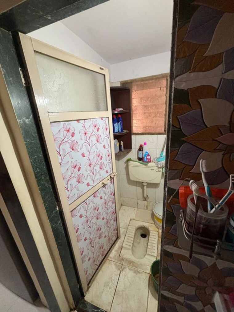 Bathroom, yashraaj-park-chs-ltd 1.5 Bedroom 550 Sq.Ft. Apartment In Ghodbunder Road Thane 10465302