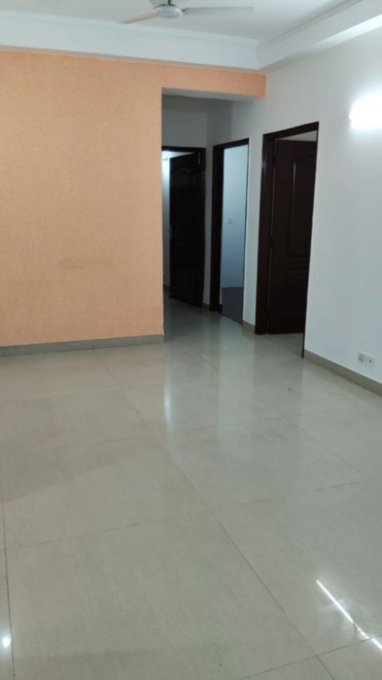 Room, rwa-apartments-sector-40 2.5 Bedroom 855 Sq.Ft. Builder Floor In Sector 40 Noida 10465318