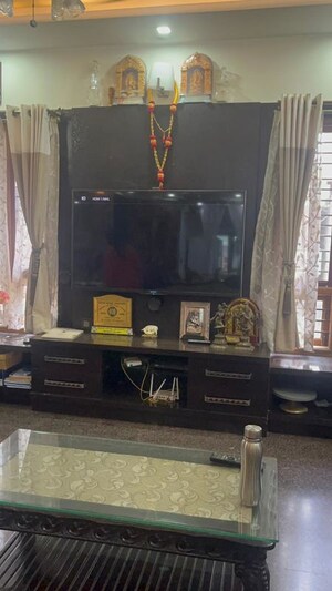 Furnished Amenities in 3 BHK Builder Floor at Kanaka Nagar – for Rent