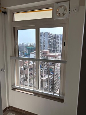 Room in 2 BHK Apartment at Kalpataru Vivant, Jogeshwari East – for Rent