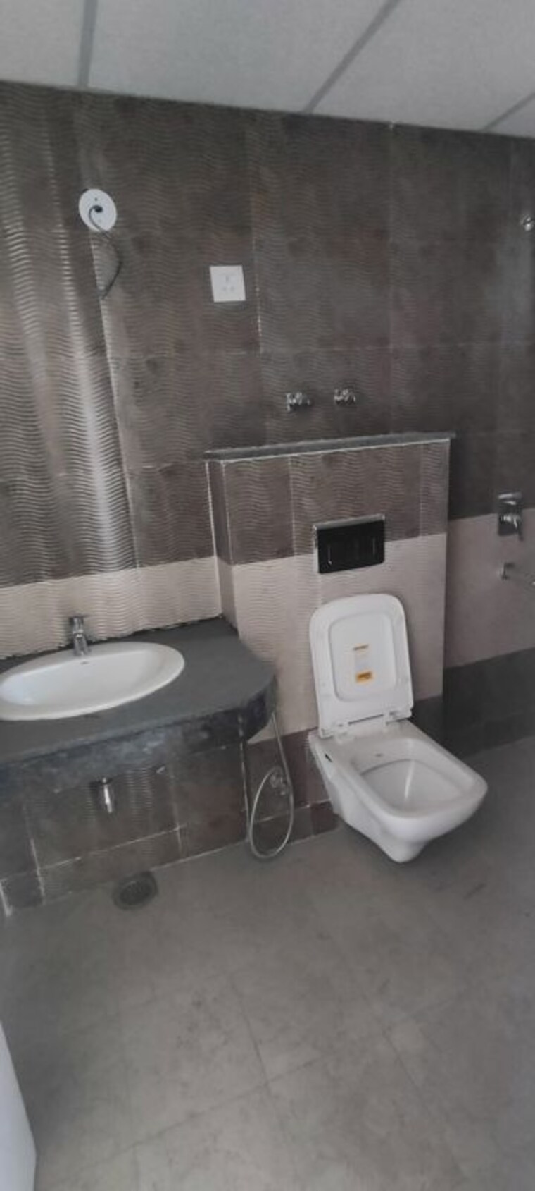Bathroom, pareena-the-elite-residences 3 Bedroom 1800 Sq.Ft. Apartment In Sector 99 Gurgaon 10465329