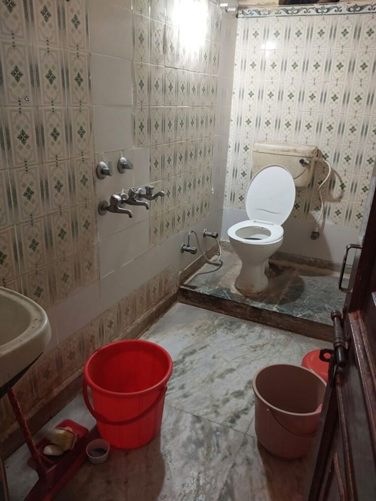 Bathroom, beta ii greater noida 2 Bedroom 1645 Sq.Ft. Independent House In Beta Ii Greater Noida Greater Noida 10464947