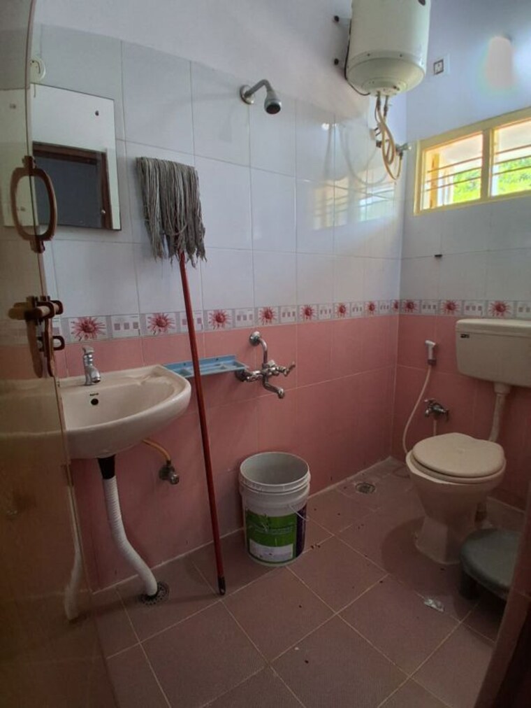 Team Area, lake city 2 Bedroom 1500 Sq.Ft. Builder Floor In Lake City Bangalore 10465349