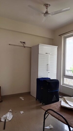 Room in 3 BHK Apartment at Emaar Emerald Estate, Sector 65 – for Rent