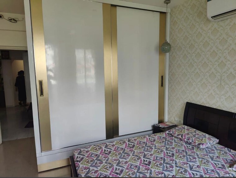 Bedroom, emaar-emerald-classic 4 Bedroom 2100 Sq.Ft. Apartment In Sector 65 Gurgaon 10465499
