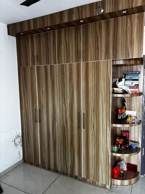 Furnished Amenities in 3 BHK Apartment at Omaxe R2, Gomti Nagar – for Rent