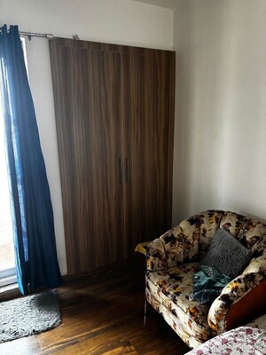 Bedroom in 3 BHK Apartment at Omaxe R2, Gomti Nagar – for Rent