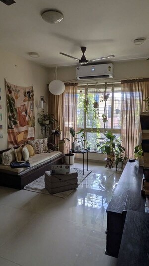 Living Room in 1.5 BHK Apartment at Nehru Nagar – for Rent