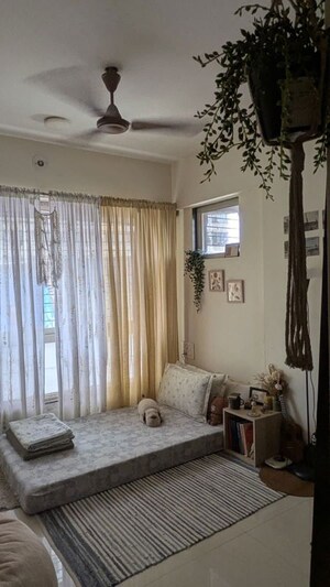 Living Room in 1.5 BHK Apartment at Nehru Nagar – for Rent