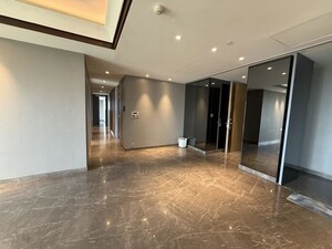 Room in 4 BHK Apartment at Lodha Trump Tower, Worli – for Rent
