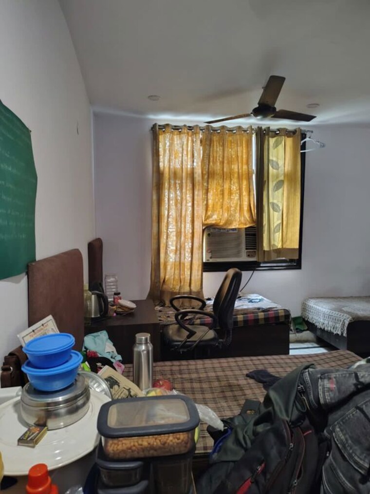 Bedroom, dev nagar Pg For Boys In Dev Nagar 10465623