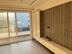 Room in 4 BHK Builder Floor at Unitech South City II, Sector 50 – for Rent