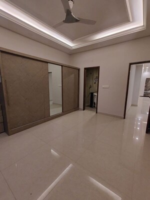 Room in 3 BHK Apartment at Cooke Town – for Rent