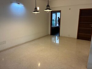 Room in 3 BHK Apartment at Halasuru – for Rent