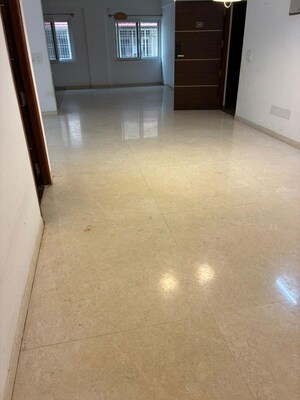 Room in 3 BHK Apartment at Halasuru – for Rent