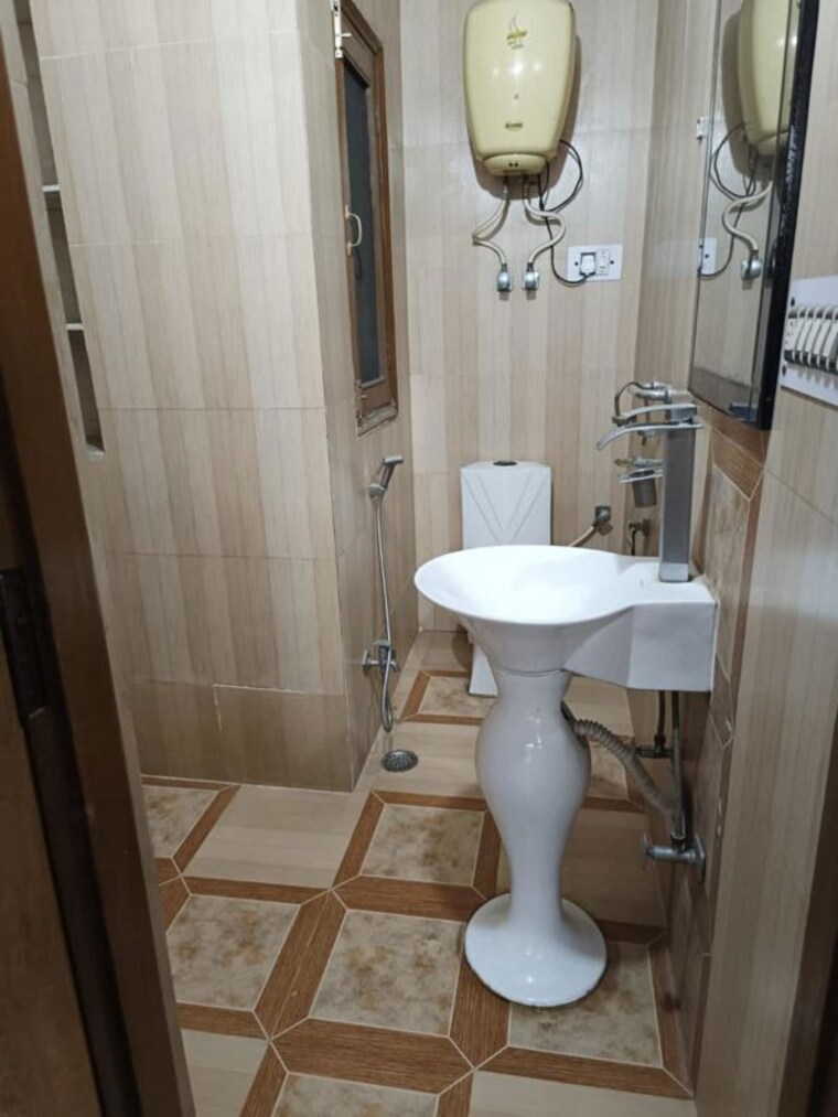 Bathroom, allure-homes 3 Bedroom 250 Sq.Yd. Builder Floor In Sector 14 Gurgaon 10465682