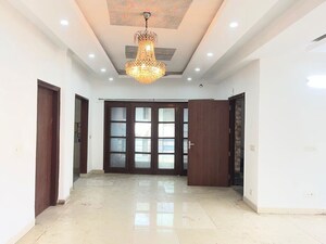 Room in 3 BHK Builder Floor at Kailash Colony – for Rent