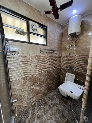 Bathroom in 1.5 BHK Builder Floor at Dayanand Colony – for Rent