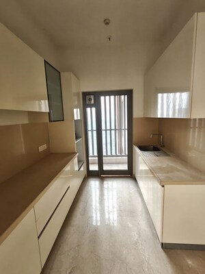 Building Lobby in 3 BHK Apartment at Piramal Mahalaxmi, Mahalaxmi – for Rent
