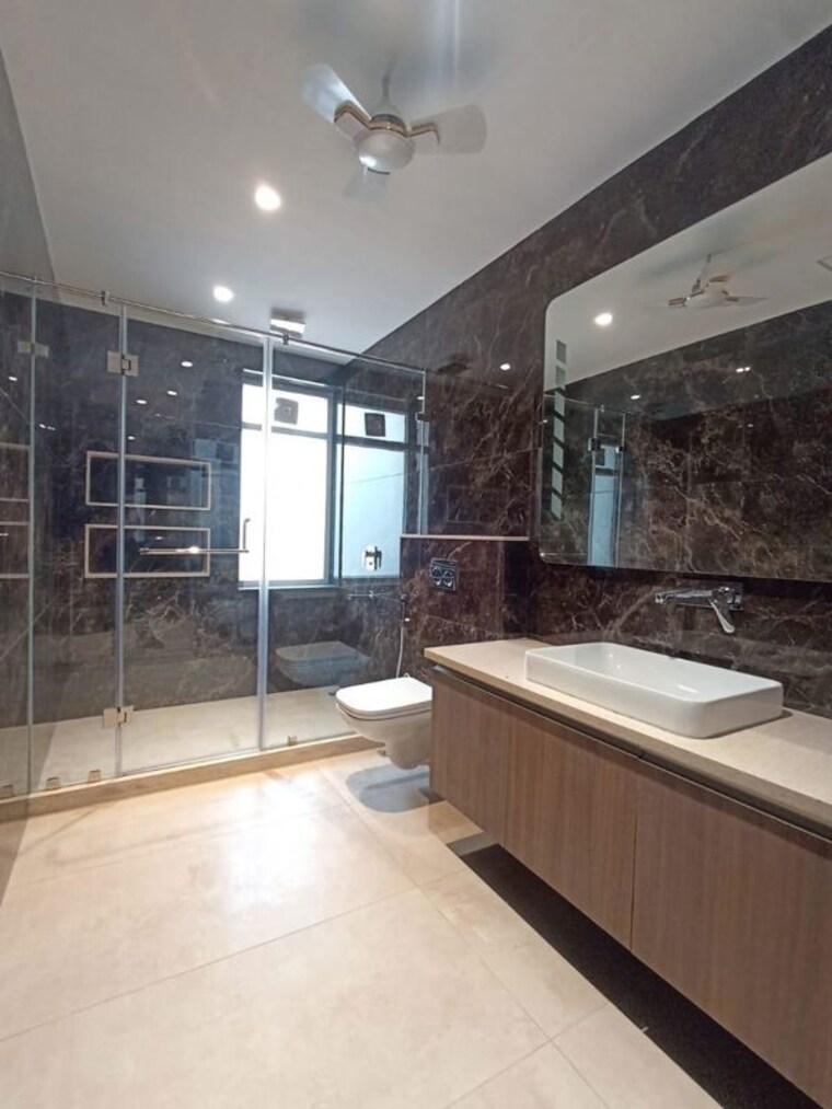 Attached Bathroom, unitech-south-city-ii 5 Bedroom 5500 Sq.Ft. Builder Floor In Sector 50 Gurgaon 10465719