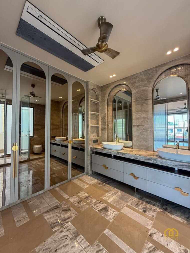 Bathroom, greater kailash 4 Bedroom 9000 Sq.Ft. Builder Floor In Greater Kailash Delhi 10465731