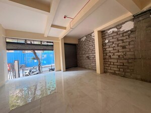  Shop For Rent in Malad West